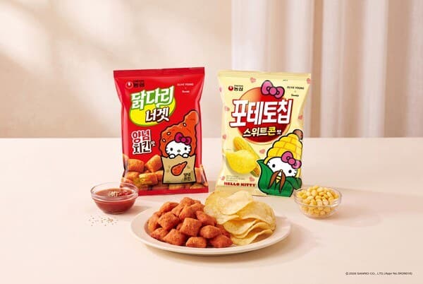 농심이 올리브영 단독으로 낸 헬로키티 봉지 과자. 닭다리너겟 양념치킨맛과 포테토칩 스위트콘맛. 사진=농심 제공